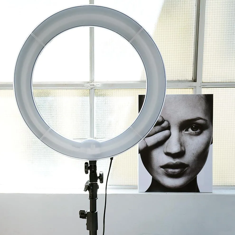 Spectrum Aurora CFL Fluorescent Diva Ring Light for Make Up & Beauty